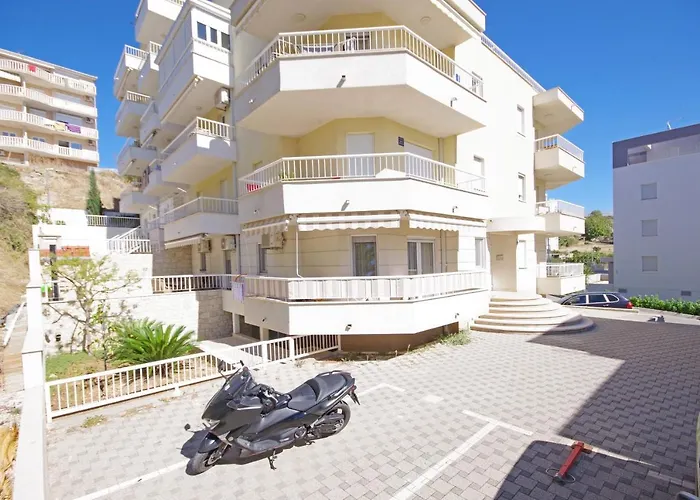 Appartement By The Sea - 7589 Split